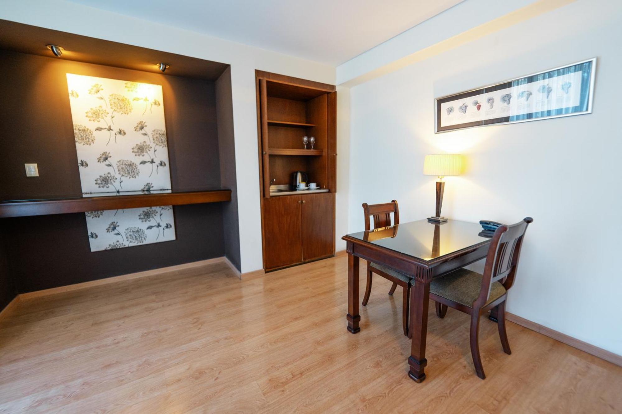 Amerian Executive Mendoza Hotel Phòng bức ảnh